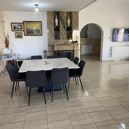Villa Ocean Stones 1Km From Main Coral Bay Beach Pegeia Eksteriør billede